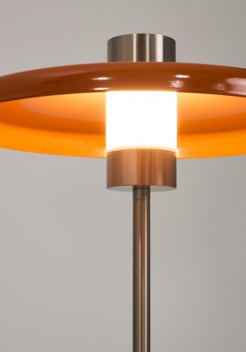 KAVE HOME Nuvira bordlampe - orange og lysegr� b�rstet metal