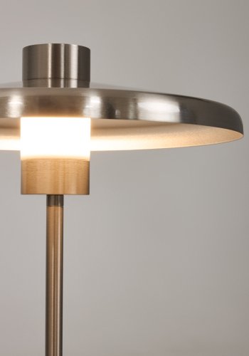 KAVE HOME Nuvira bordlampe - lysegr� b�rstet metal