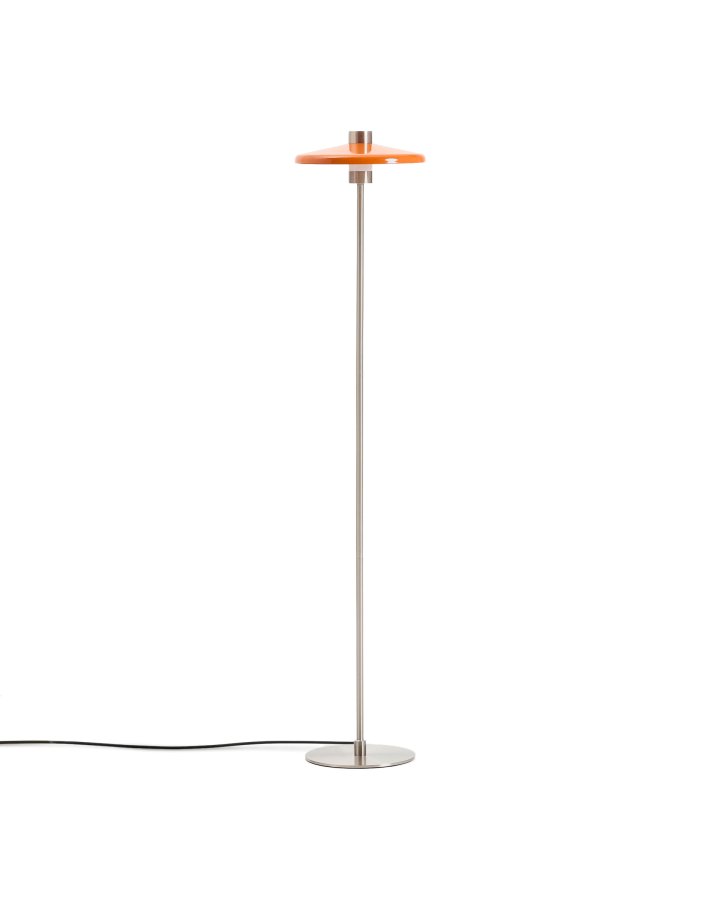 KAVE HOME Nuvira gulvlampe - orange og lysegr�t b�rstet metal
