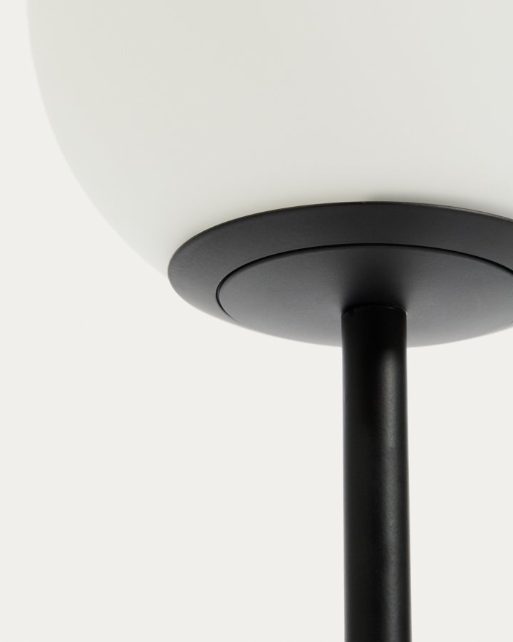 KAVE HOME Brisia bordlampe - 1 matteret glaskugle og sort metal (�15)