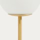 KAVE HOME Brisia bordlampe - 1 matteret glaskugle og b�rstet messingfinish metal (�15)