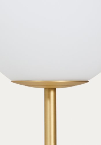 KAVE HOME Brisia gulvlampe - 1 matteret glaskugle og b�rstet messingfinish metal (�20)