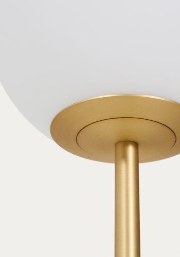 KAVE HOME Brisia gulvlampe - 1 matteret glaskugle og b�rstet messingfinish metal (�20)