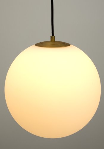 KAVE HOME Brisia loftlampe - 1 matteret glaskugle og b�rstet messingfinish metal (�30)