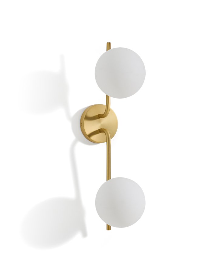 KAVE HOME Brisia v�glampe - 2 matterede glaskugler og b�rstet messingfinish metal (�15)