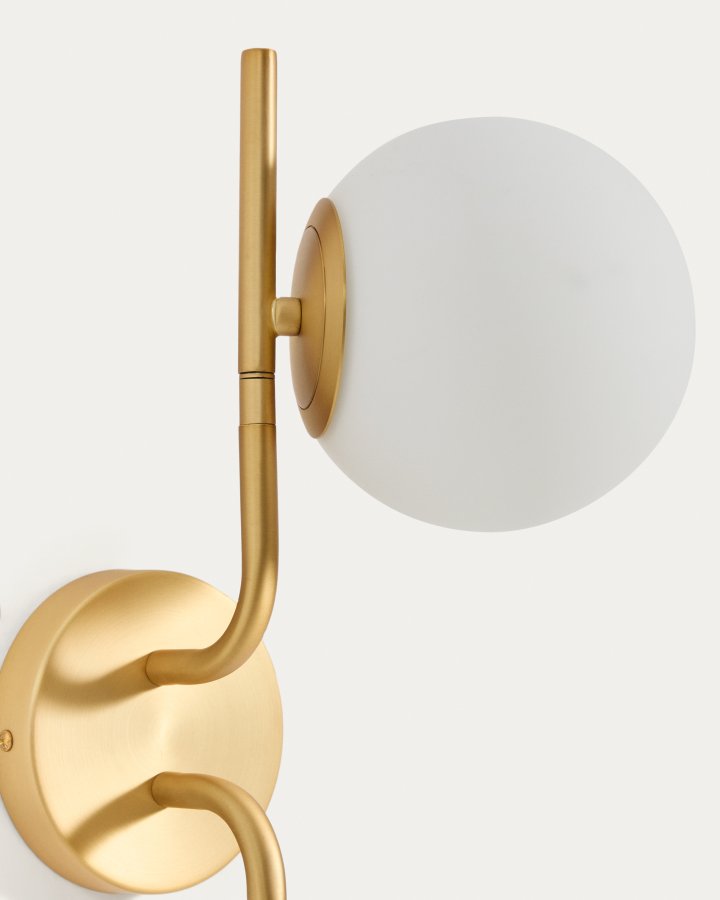 KAVE HOME Brisia v�glampe - 2 matterede glaskugler og b�rstet messingfinish metal (�15)