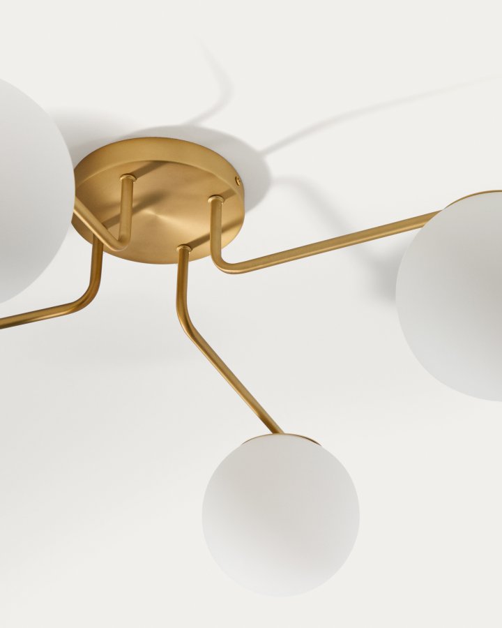 KAVE HOME Brisia loftlampe - 4 matterede glaskugler og b�rstet messingfinish metal (�15)