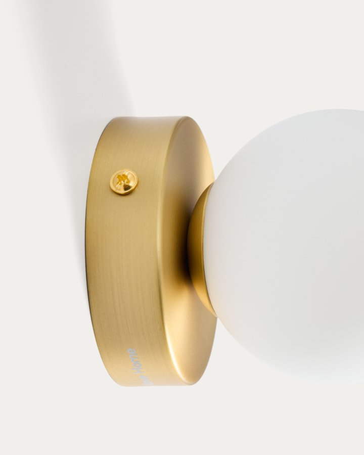 KAVE HOME Brisia v�glampe - 1 matteret glaskugle og b�rstet messingfinish metal (�8)