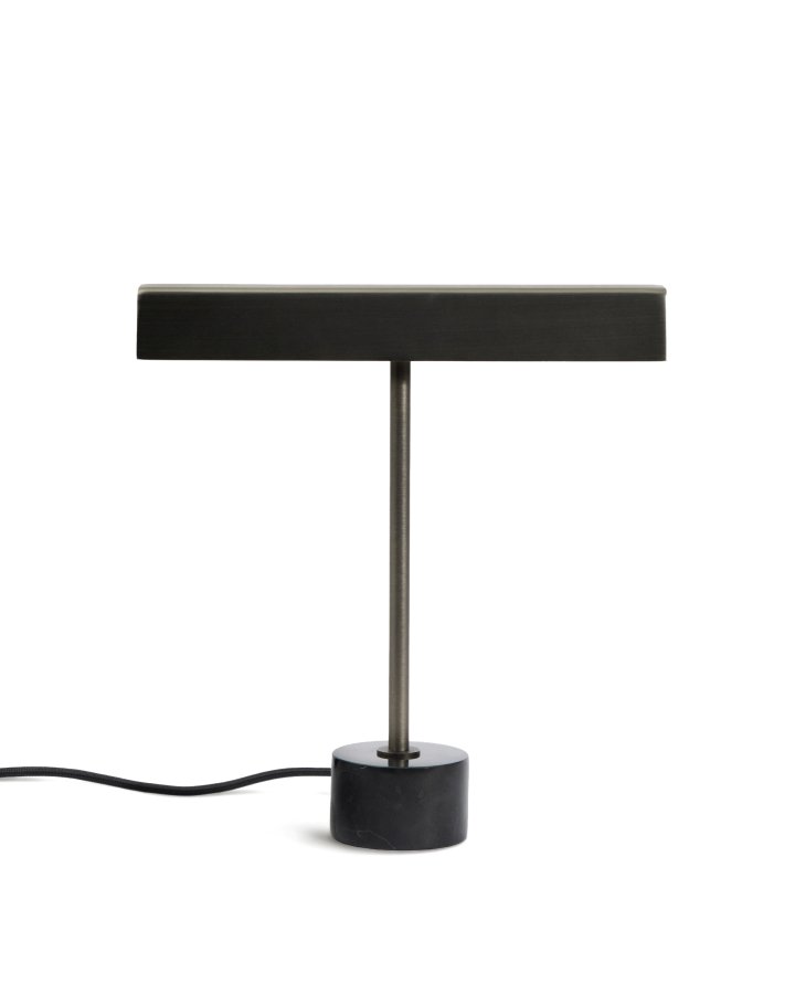 KAVE HOME Lynor bordlampe - b�rstet metal med sort marmorfod