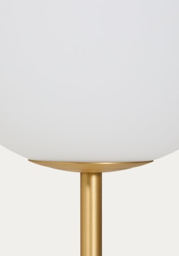 KAVE HOME Brisia gulvlampe - 1 matteret glaskugle og b�rstet messingfinish metal (�30)