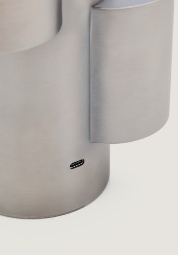 KAVE HOME Adrina b�rbar LED-bordlampe - lysegr� metal med b�rstet finish