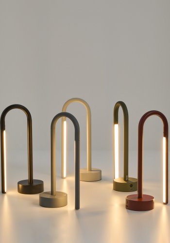 KAVE HOME Bow b�rbar bordlampe, genopladelig - sort aluminium