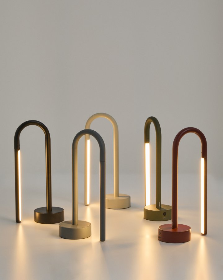 KAVE HOME Bow b�rbar bordlampe, genopladelig - gr�n aluminium