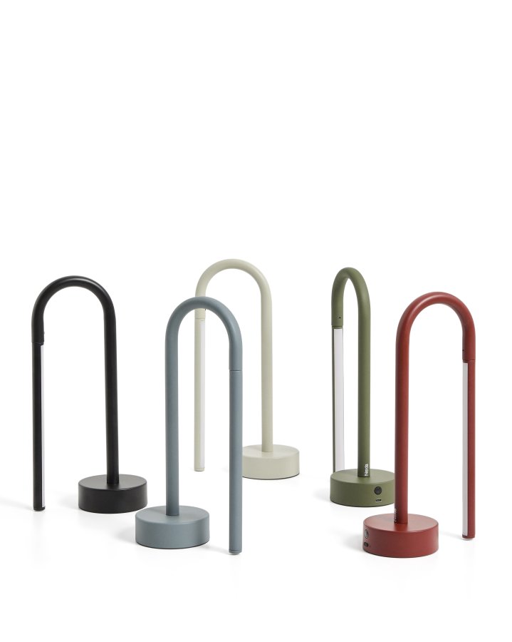 KAVE HOME Bow b�rbar bordlampe, genopladelig - bl� aluminium