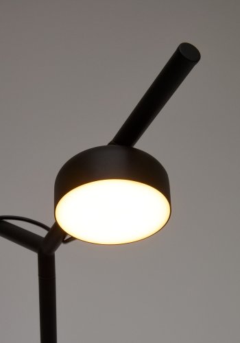 KAVE HOME Orey bordlampe i svart metall med spotlight i flere posisjoner