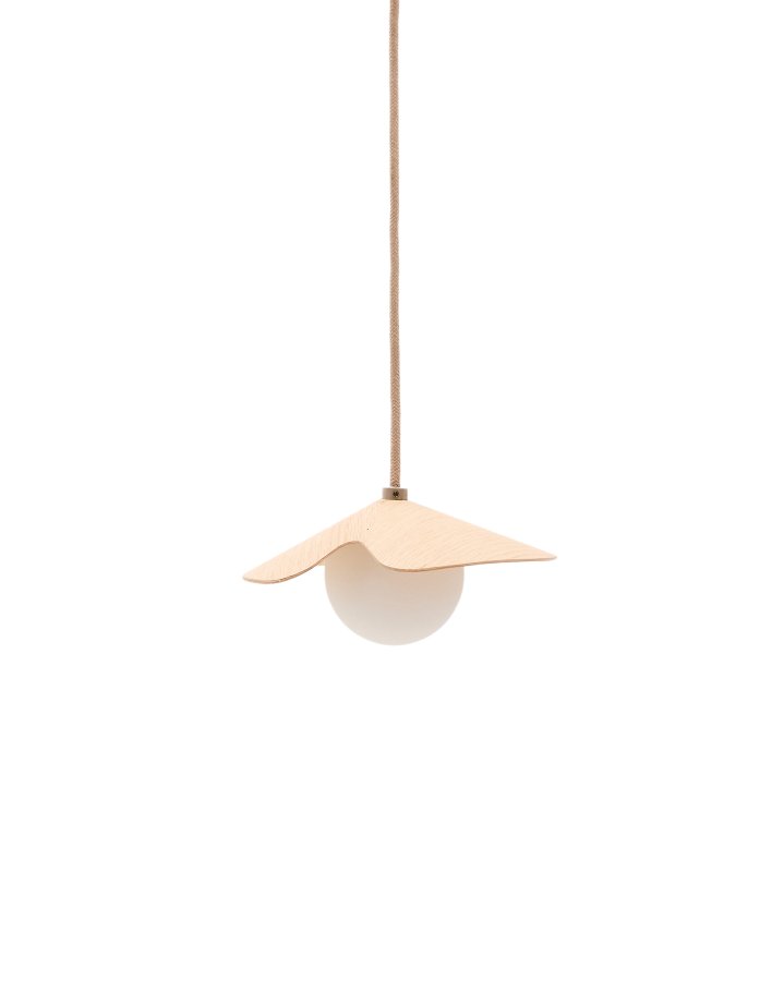 KAVE HOME Wilara loftlampe - 1 hvid r�get glaskugle og egetr�sfiner