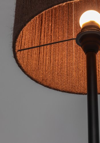 KAVE HOME Kor gulvlampe laget av jute og akasietre i mrk utfrelse