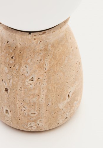 KAVE HOME Okeni bordlampe - glass og beige travertin