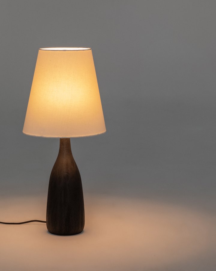 KAVE HOME Luvia bordlampe med trefot i svartmalt utfrelse