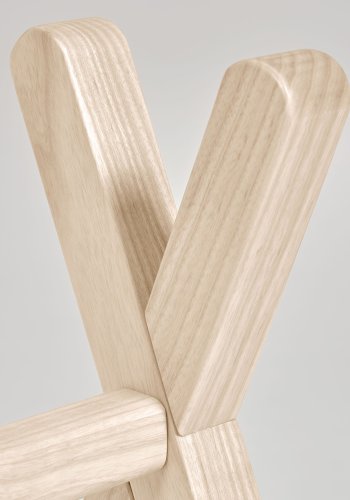 KAVE HOME Maralis aktivitetsstativ - naturlig ask