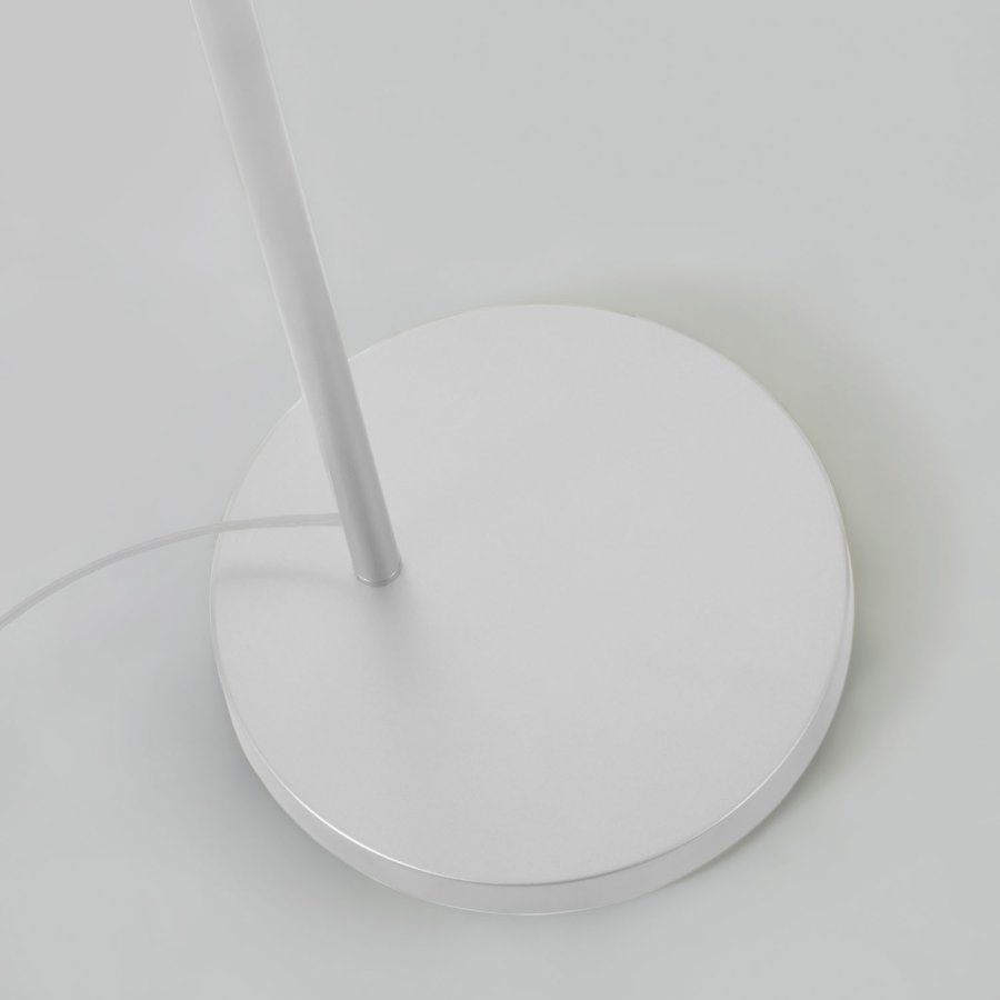 KAVE HOME Damila gulvlampe - naturlig rotting og hvitt metall