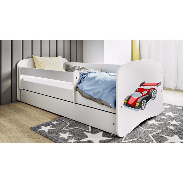 Babydreams juniorseng med racerbil, m. madras, sengehest og skuffe - hvid laminat (140x70)
