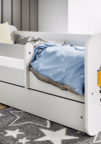 Babydreams juniorsng med lastbil, med madrass, stdbrda och lda - vit laminat (140x70)