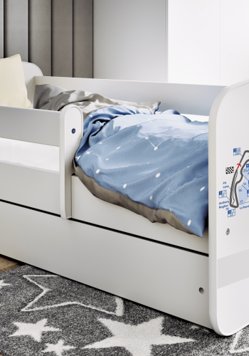 Babydreams juniorseng med racerbil, med madrass, sengehest og skuff - hvit laminat (160x80)