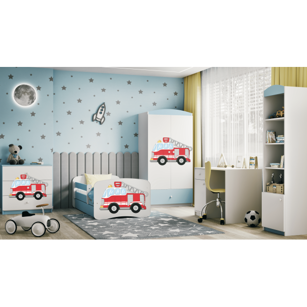 Babydreams juniorseng med brandbil, m. madras, sengehest, skuffe - hvid og bl laminat (140x70)