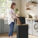 SONGMICS W�schekorb mit Deckel, gro�er W�schekorb mit 2 F�chern, 130 l, herausnehmbares Netzfutter, Oxford-Gewebe, Bambusgriff, faltbar, 52 x 38,5 x 70,5 cm, Tintenschwarz LCB513B01