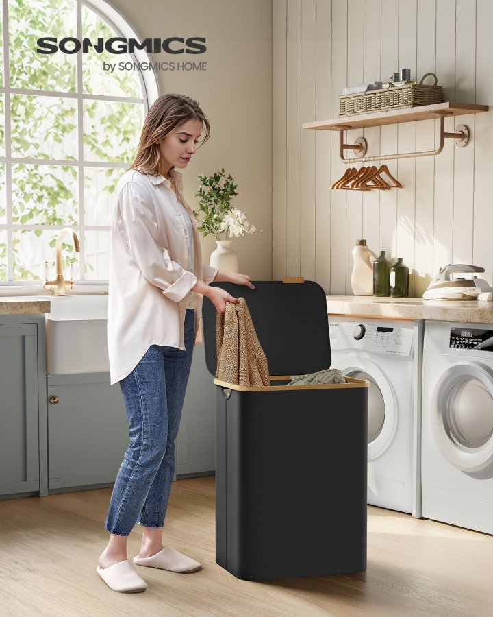 SONGMICS W�schekorb mit Deckel, gro�er W�schekorb mit 2 F�chern, 130 l, herausnehmbares Netzfutter, Oxford-Gewebe, Bambusgriff, faltbar, 52 x 38,5 x 70,5 cm, Tintenschwarz LCB513B01