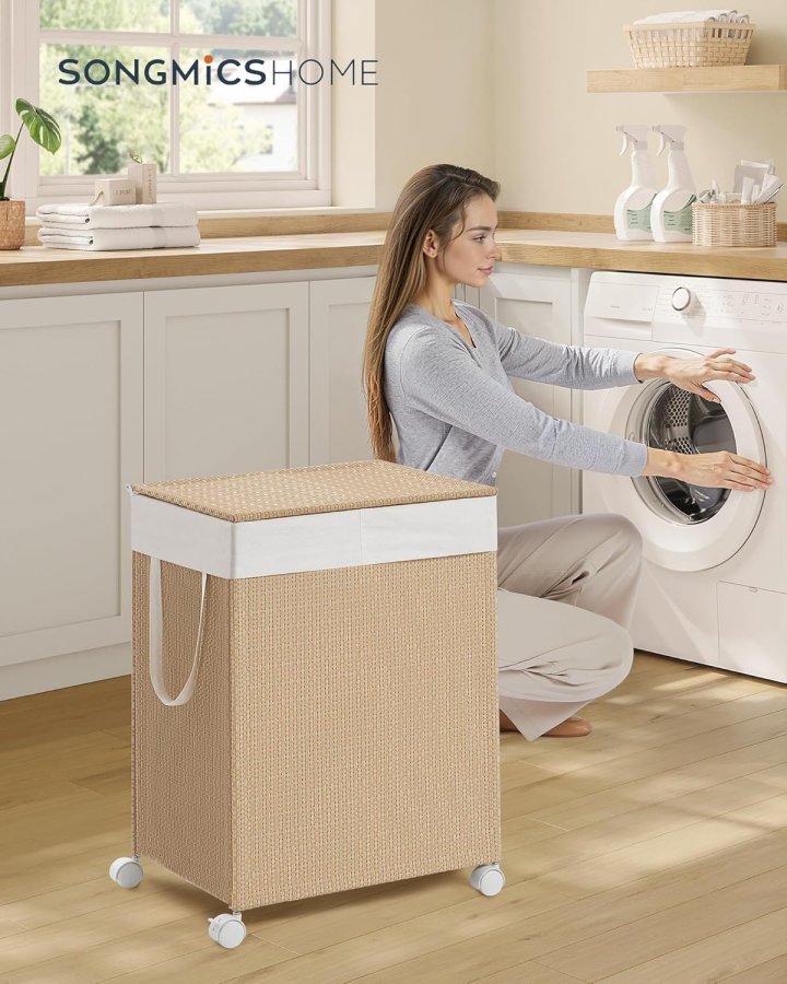 SONGMICS HOME W&auml;schekorb mit 2 F&auml;chern, 100 l, W&auml;schesortierkorb auf Rollen mit Deckel, W&auml;schesack mit Griff, Rattanoptik, f&uuml;r Waschk&uuml;che und Badezimmer, Naturbeige, Mattwei&szlig;, LCB601N01