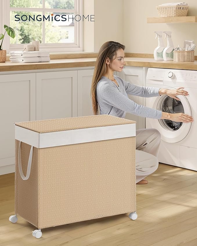 SONGMICS HOME W&auml;schekorb mit 3 F&auml;chern, gro&szlig;er 140-Liter-W&auml;schekorb mit Rollen, W&auml;schekorb aus Rattan mit Deckel, herausnehmbarem Futter mit Griff, Naturbeige und Mattwei&szlig; LCB602N01