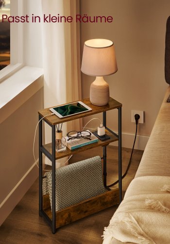 VASAGLE Slankt sidebord med str�mskinne, nattbord med 3 niv�er, endebord, for sm� rom, magasinhylle, stue, soverom, kontor, rustikk brun og blekksvart LET335K02