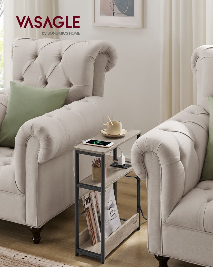 VASAGLE Slim sidebord med str�mskinne, 3-lags sengebord, sofaende, til sm� rum, magasinholder, stue, sovev�relse, kontor, lynggr� og bl�ksort LET335K05
