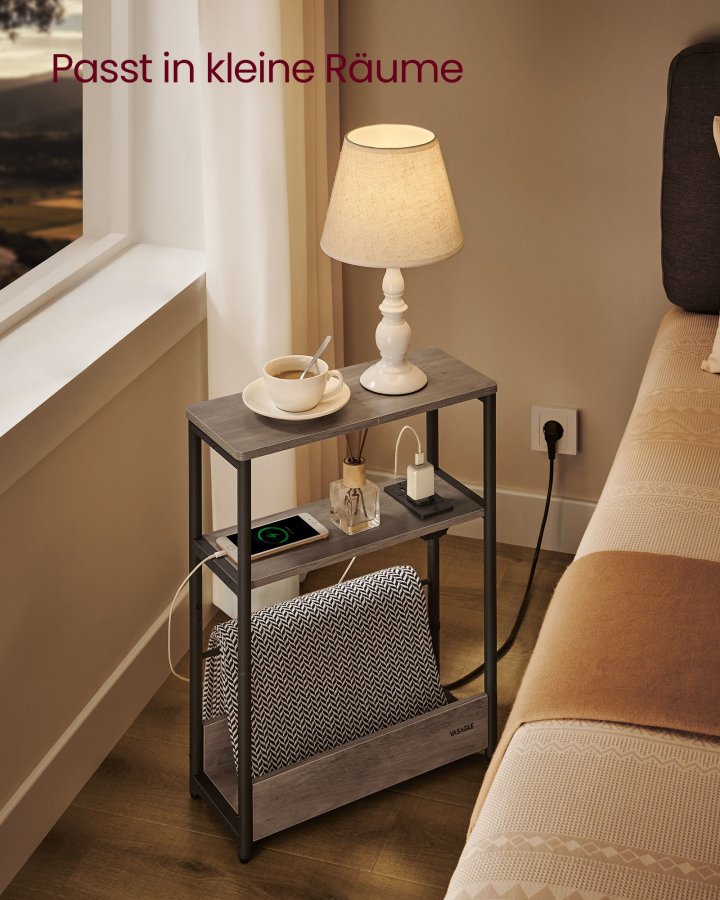 VASAGLE Slim sidebord med str�mskinne, 3-lags sengebord, sofaende, til sm� rum, magasinholder, stue, sovev�relse, kontor, lynggr� og bl�ksort LET335K05