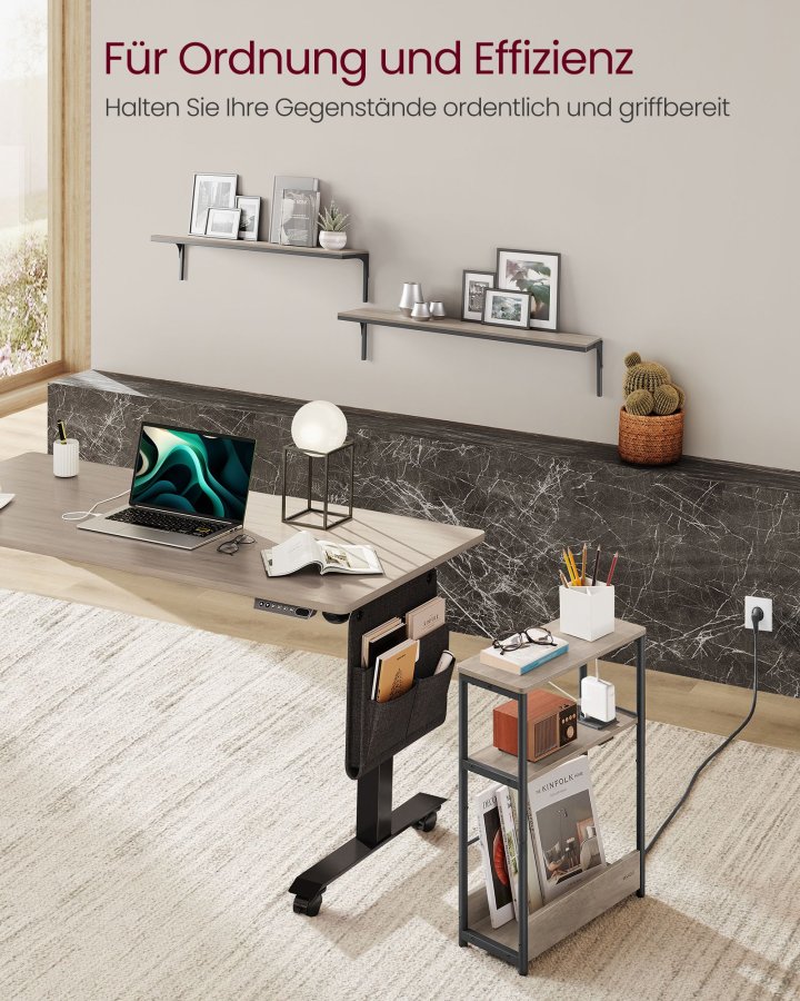VASAGLE Slim sidebord med str�mskinne, 3-lags sengebord, sofaende, til sm� rum, magasinholder, stue, sovev�relse, kontor, lynggr� og bl�ksort LET335K05