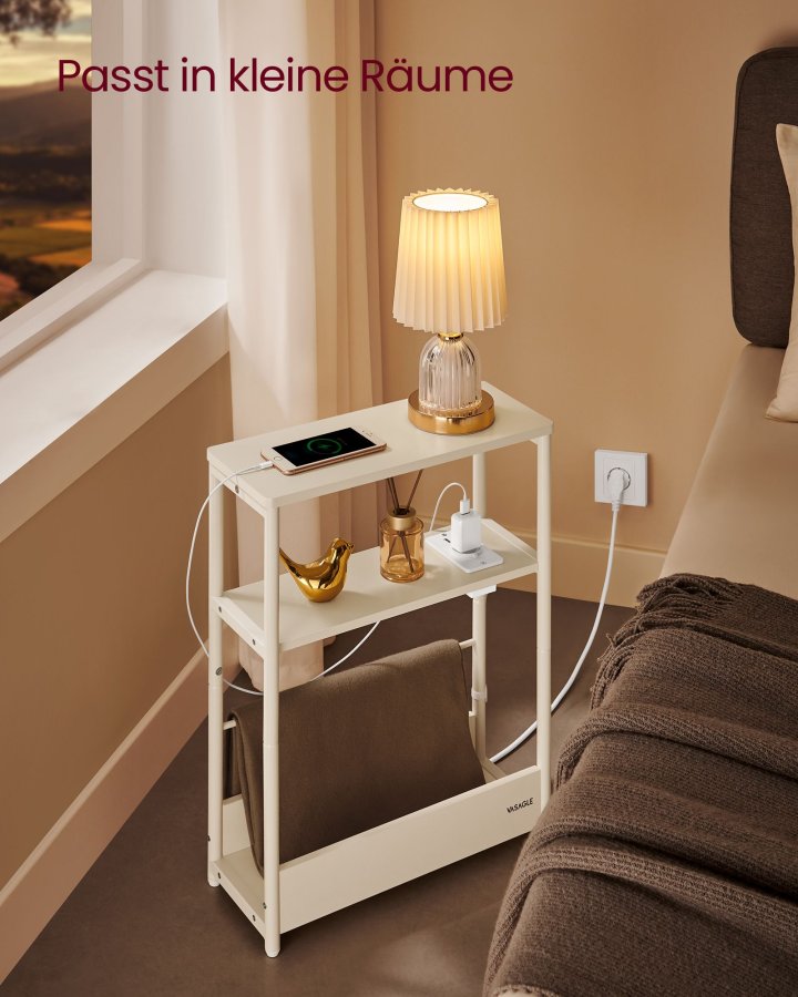 VASAGLE Slim sidebord med str�mskinne, 3-niveau sengebord, sidebord, til sm� rum, magasinhylde, stue, sovev�relse, kontor, cremehvid LET335W02
