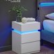 VASAGLE Sengebord, med justerbar flerfarvet LED-strip, 3 skuffer, moderne sidebord, 35 x 40 x 55 cm, hvid LET630T10