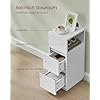 VASAGLE Natbord Slankt sidebord med 2 skuffer �bent rum Venstre eller h�jre Fleksibel montering Sovev�relse Stue Cloud White LET656W01