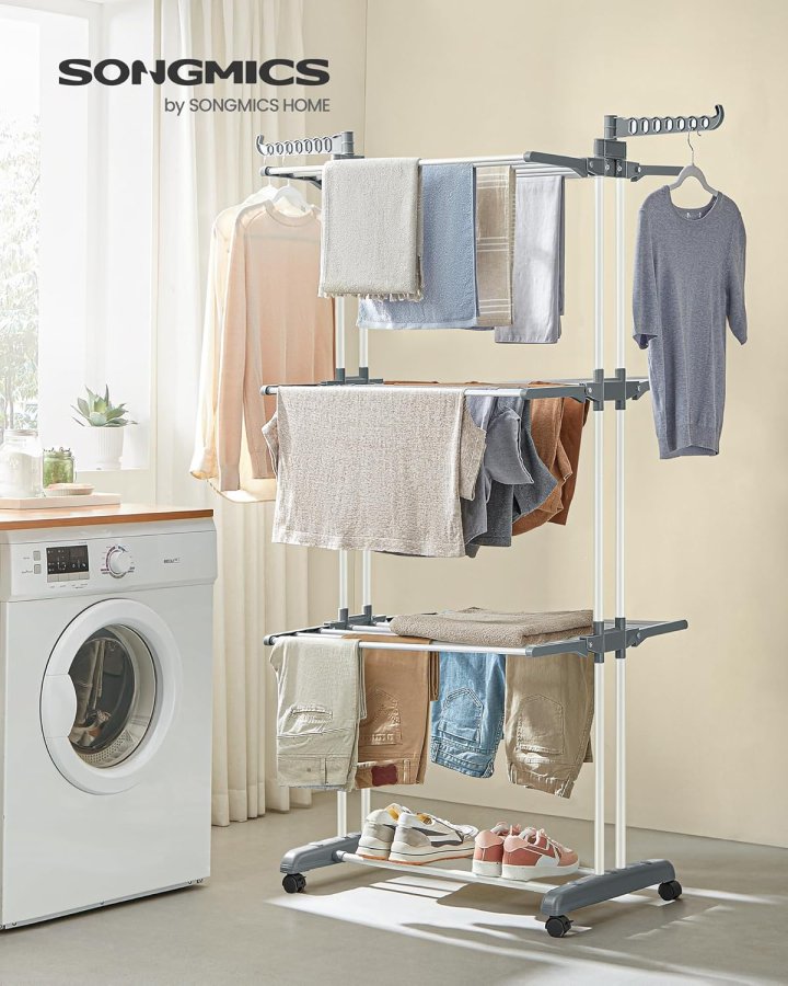 SONGMICS LLR701W01 B�rbart t�rkestativ med hjul, 4 niv�er, sammenleggbart, 63,5 x 128 x 173 cm, stor kapasitet, enkel montering, innend�rs og utend�rs bruk, hvit