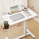 VASAGLE Oversengsbord med hjul, mobilt st�ende computerbord, 70 x 40 cm bordplade, justerbar h�jde, 2 kopholdere, telefon- og tabletplads, Cloud White ULSD600W01
