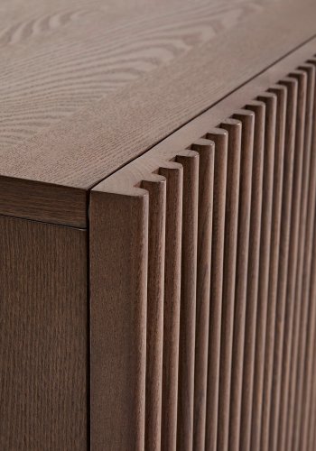 KAVE HOME Beyla TV-bord, m. 2 d�rer og 3 hyller - askefin�r med valn�ttfinish (180x49,5)