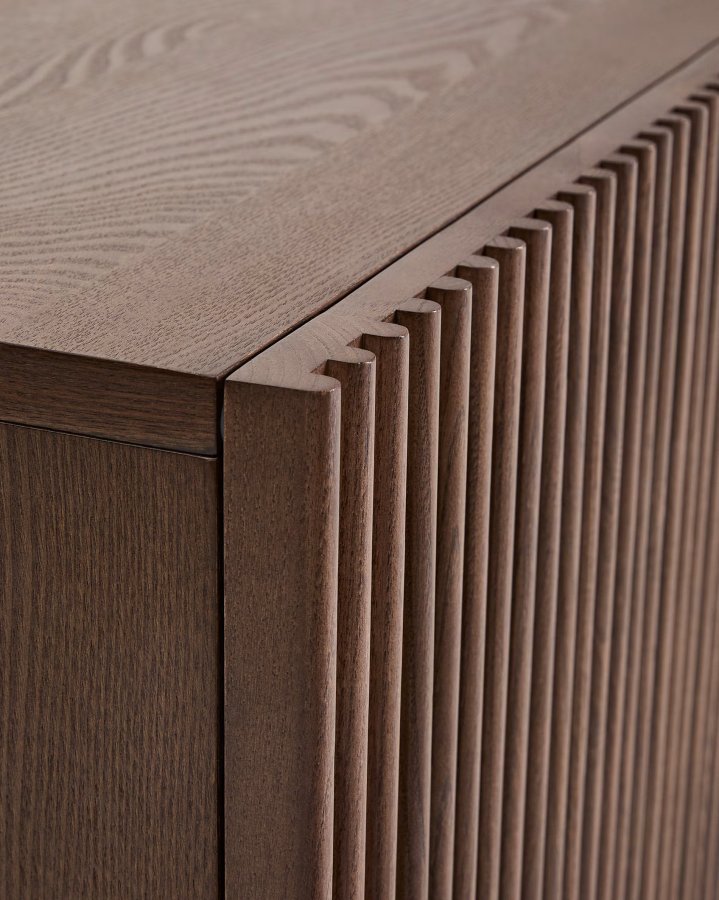 KAVE HOME Beyla TV-bord, m. 2 d�rer og 3 hyller - askefin�r med valn�ttfinish (180x49,5)