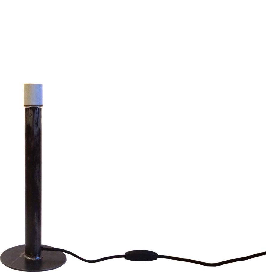 VAREMERKE LIVING bordlampe - lakkert jern 