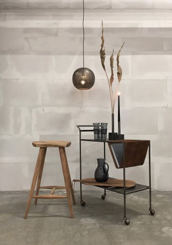 TRADEMARK LIVING avlangt skjrebrett, med lrrem - tre med patina (69x30)