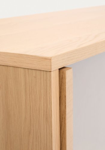 KAVE HOME Helvine vitrineskap, m. 4 skyvedrer og 2 skuffer - herdet glass og naturlig eikefiner