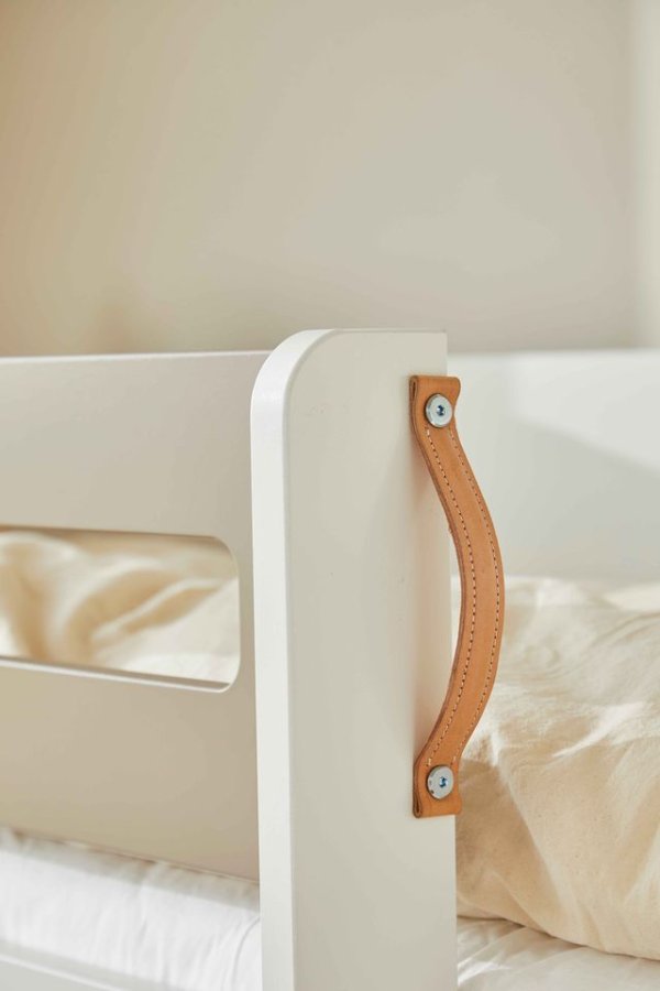 Manis-H Arn Halvh�g s�ng med designad s�nggrind och f�rvaring - 200 cm - 90x200