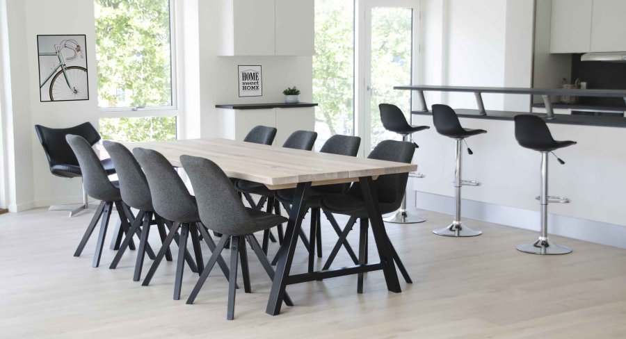 HOUSE NORDIC Bergen spisestol - hvitt kunstskinn og plast med gummitreben