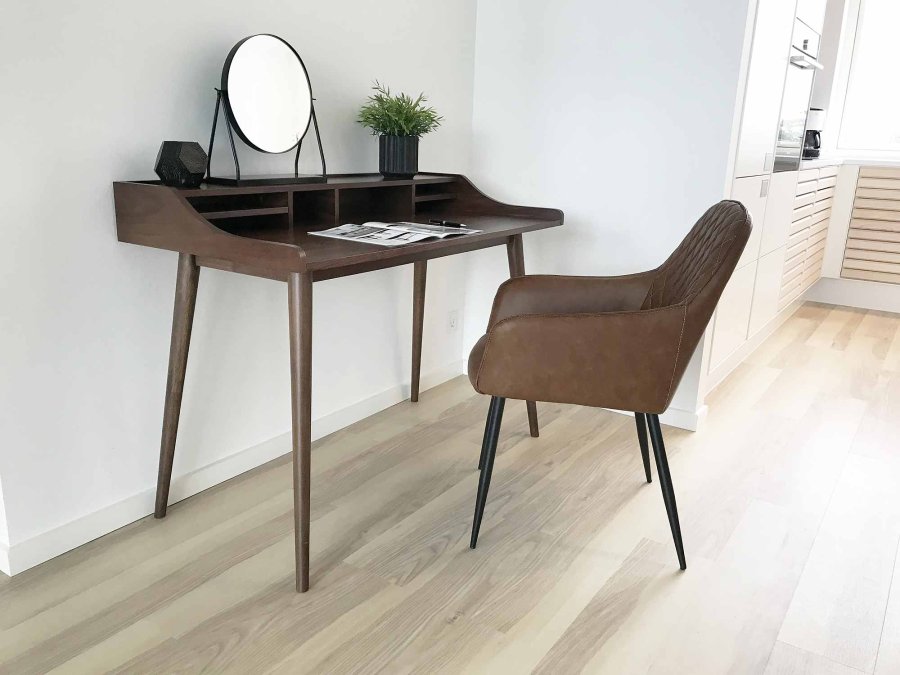 HOUSE NORDIC Harbo spisebordstol - vintage brunt kunstskinn og svarte stlben, med armlener